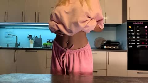 Mila online show from 04/11/26, 04:44