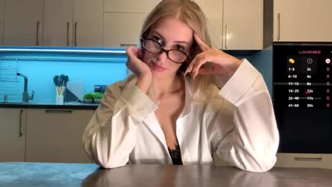 Mila online show from 04/15/26, 03:52