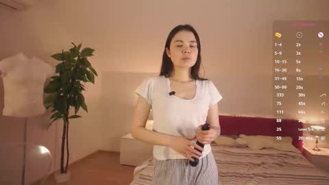 Snapshot of raelenepenaloza chatting on 11/27/25, 05:42 Amy online show from 11/27/25, 05:42