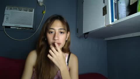 Snapshot of raesoleil chatting on 03/31/26, 06:14 Rae online show from 03/31/26, 06:14