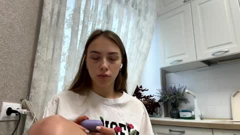 Snapshot of rafaelasan chatting on 04/01/26, 06:03 Eva online show from 04/01/26, 06:03