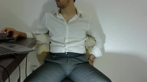 Snapshot of rafaelssk chatting on 03/05/26, 09:27 elenacam online show from 03/05/26, 09:27