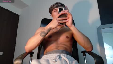 Snapshot of rafaelstone chatting on 12/17/25, 03:34 IG online show from 12/17/25, 03:34