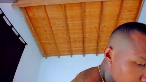 Snapshot of ragnarhot24 chatting on 04/15/26, 10:10 Andres H online show from 04/15/26, 10:10