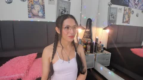Snapshot of raia_ chatting on 04/23/26, 03:19 Raia online show from 04/23/26, 03:19