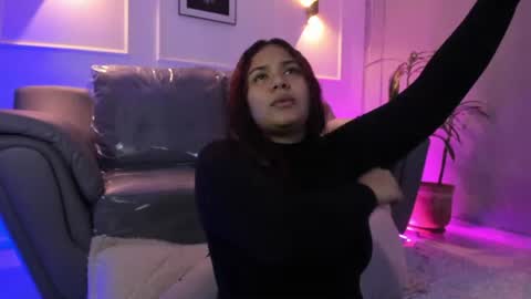 Snapshot of raichell_sweet_curvy chatting on 06/17/26, 04:26 raichell_sweet_curvy online show from 06/17/26, 04:26