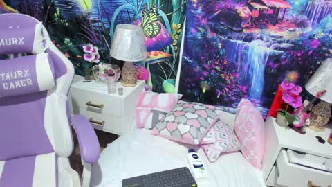 Snapshot of rainbow__coockie chatting on 01/01/25, 04:39 rainbow__coockie online show from 01/01/25, 04:39