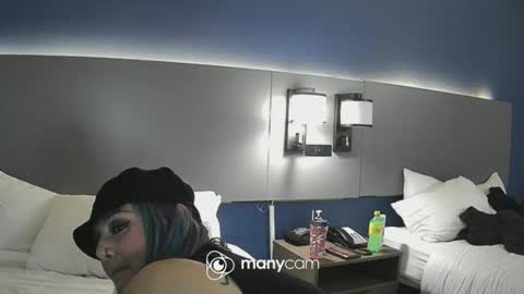 Snapshot of rainbowbright1887 chatting on 12/14/25, 10:31 rainbowbright1887 online show from 12/14/25, 10:31