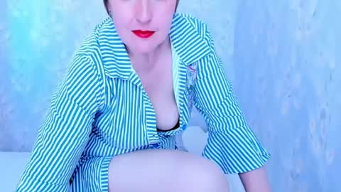 Snapshot of rainbowladyy chatting on 04/17/26, 01:47 rainbowladyy online show from 04/17/26, 01:47