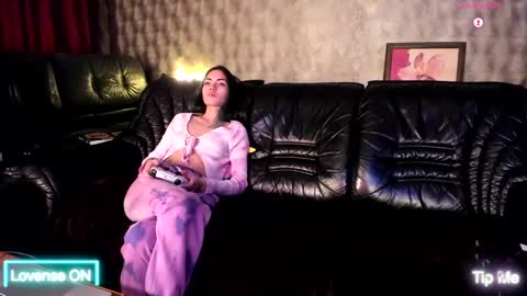 Snapshot of rainbowpony420 chatting on 01/17/25, 07:16 Joline and Alexa online show from 01/17/25, 07:16