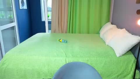 Snapshot of rainevi chatting on 06/10/26, 12:37 rainevi online show from 06/10/26, 12:37