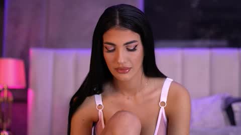 Raisa online show from 11/05/25, 04:18