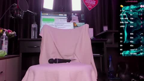 Laura online show from 01/09/25, 02:33