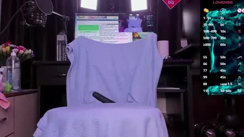 Laura online show from 02/24/25, 03:44