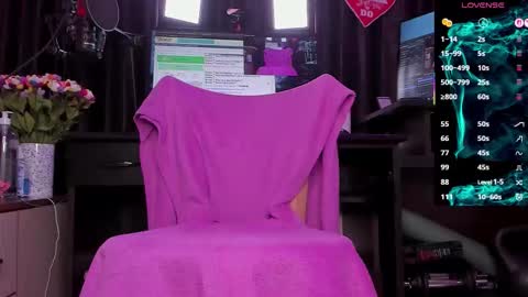 Laura online show from 09/28/25, 02:39