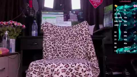 Laura online show from 11/03/25, 03:30