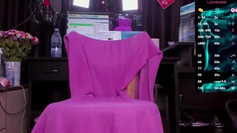 Laura online show from 11/26/25, 03:51