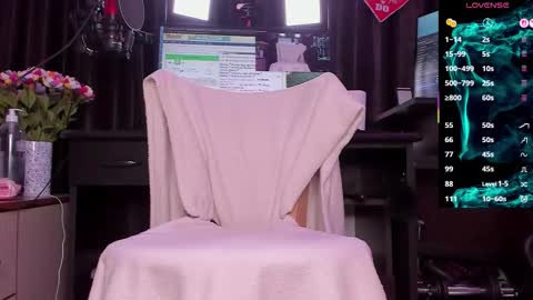 Laura online show from 02/12/26, 03:45