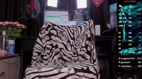 Laura online show from 07/20/26, 10:39