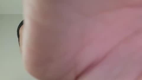 Snapshot of raluca_fr chatting on 10/20/25, 07:20 raluca_fr online show from 10/20/25, 07:20