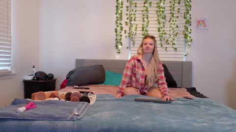 Snapshot of ramichick chatting on 12/02/24, 08:11 Rami online show from 12/02/24, 08:11