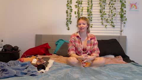 Snapshot of ramichick chatting on 12/03/24, 04:47 Rami online show from 12/03/24, 04:47