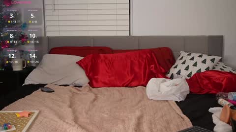 Snapshot of ramichick chatting on 12/18/24, 01:37 Rami online show from 12/18/24, 01:37