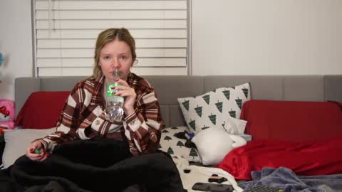 Snapshot of ramichick chatting on 01/06/25, 01:31 Rami online show from 01/06/25, 01:31