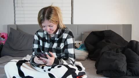 Snapshot of ramichick chatting on 01/30/25, 01:44 Rami online show from 01/30/25, 01:44