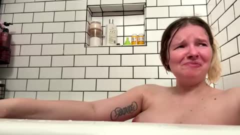 Snapshot of ramichick chatting on 12/20/25, 03:24 Rami online show from 12/20/25, 03:24