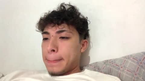 Snapshot of ramiroo2312 chatting on 02/26/25, 10:31 ramiroo2312 online show from 02/26/25, 10:31