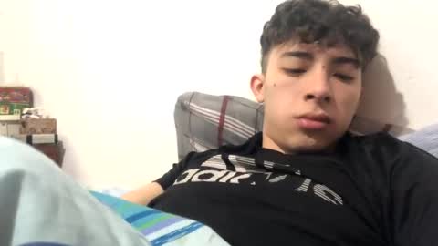 Snapshot of ramiroo2312 chatting on 10/27/25, 07:40 ramiroo2312 online show from 10/27/25, 07:40