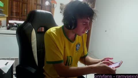 Snapshot of ramisexyloveyou chatting on 11/07/25, 11:10 Ramiro online show from 11/07/25, 11:10