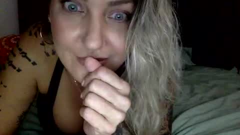 Mamakel online show from 10/17/25, 02:48