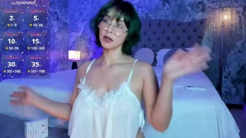 Snapshot of ramonaa_gold chatting on 04/29/26, 11:36 Ramona online show from 04/29/26, 11:36