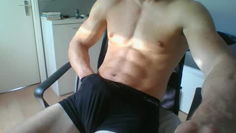 Snapshot of ramonjoosse2001 chatting on 05/18/26, 12:11 ramonjoosse2001 online show from 05/18/26, 12:11