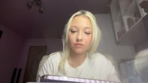 Emma online show from 05/25/26, 06:25
