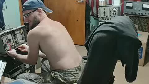 Snapshot of randalltotazz chatting on 04/01/26, 10:51 Randall online show from 04/01/26, 10:51