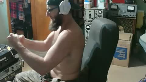 Snapshot of randalltotazz chatting on 04/18/26, 07:58 Randall online show from 04/18/26, 07:58