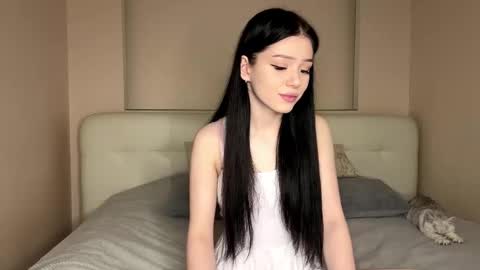 Snapshot of randiburt chatting on 09/29/25, 11:59 Luna online show from 09/29/25, 11:59