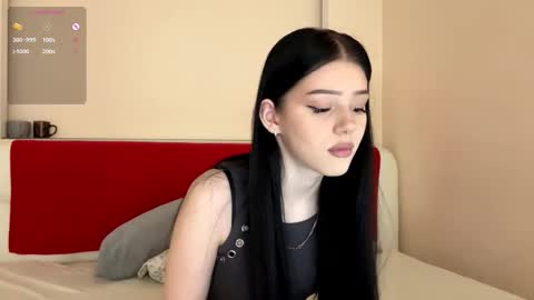 Snapshot of randiburt chatting on 10/05/25, 01:31 Luna online show from 10/05/25, 01:31