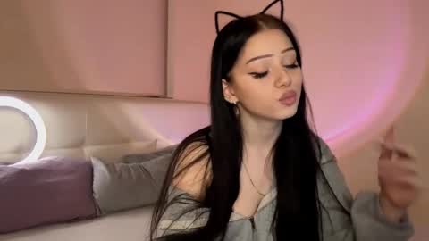 Snapshot of randiburt chatting on 10/18/25, 03:46 Luna online show from 10/18/25, 03:46