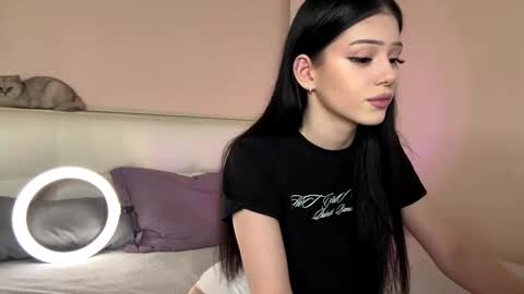 Snapshot of randiburt chatting on 10/26/25, 03:40 Luna online show from 10/26/25, 03:40