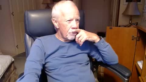 Snapshot of ranger1001 chatting on 11/23/25, 08:52 ranger1001 online show from 11/23/25, 08:52