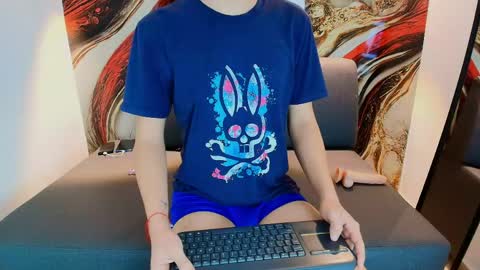 raphael_nyon1 online show from 06/05/26, 06:52