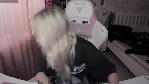 Rapunzel online show from 11/04/25, 01:21