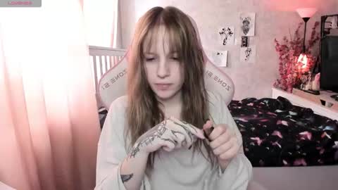 Snapshot of rapunzel_cute chatting on 03/11/26, 01:17 Rapunzel online show from 03/11/26, 01:17