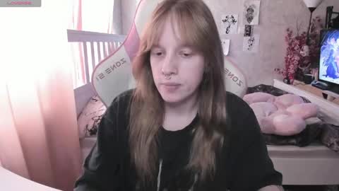 Snapshot of rapunzel_cute chatting on 04/13/26, 01:27 Rapunzel online show from 04/13/26, 01:27