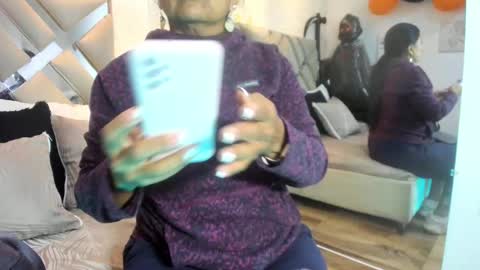 Raquel Moore  online show from 10/28/25, 11:36