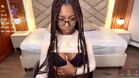 Snapshot of raqueljones_ chatting on 03/05/26, 12:12 Raquel online show from 03/05/26, 12:12